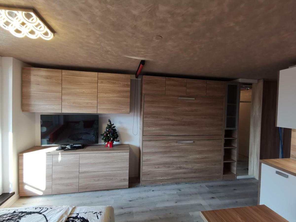 בובק Studio Apartment Jez מראה חיצוני תמונה